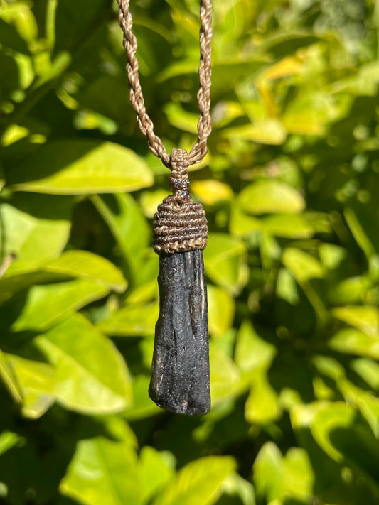 Tasmanian Darwin Glass macrame necklace