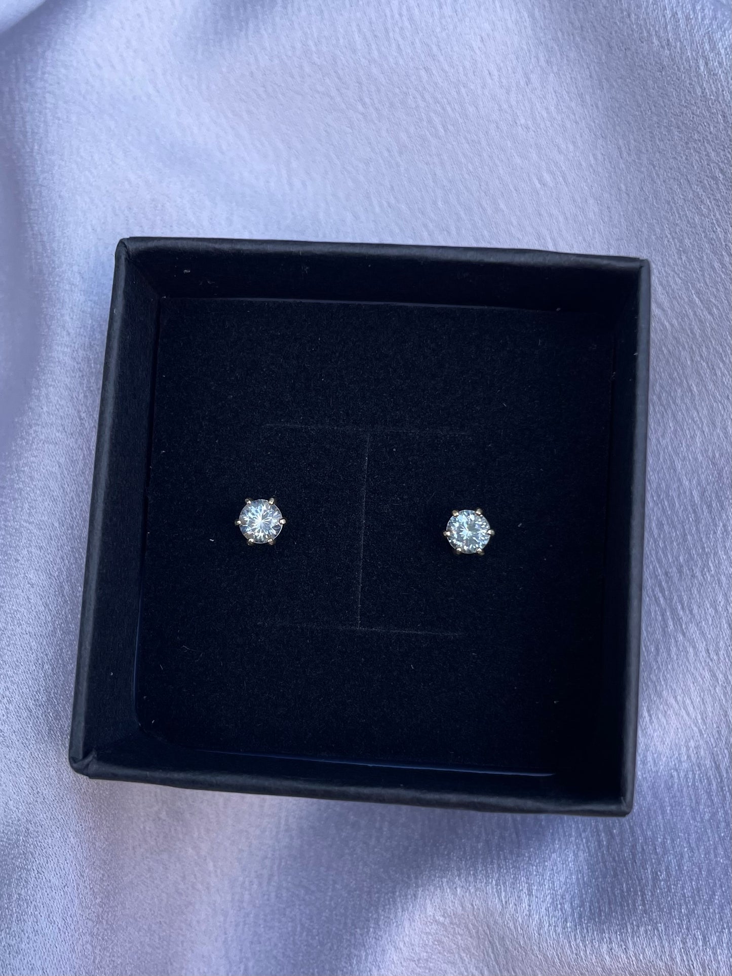 Tasmanian Killiecrankie Diamond 9ct gold stud earrings