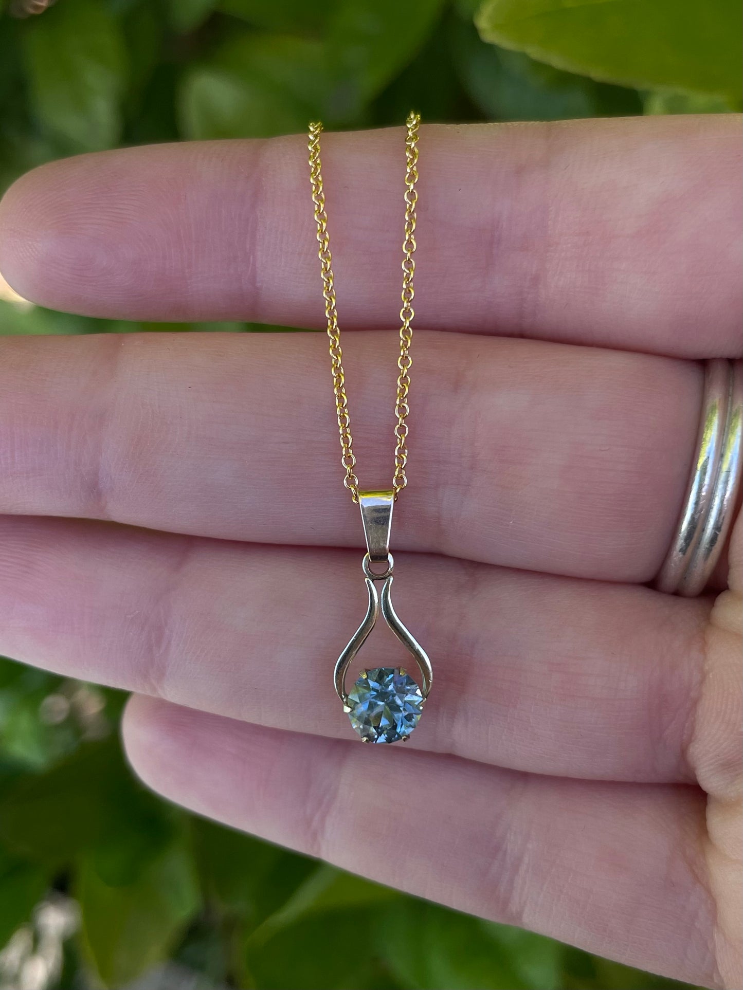 1.12ct Tasmanian Sapphire 9ct gold drop pendant necklace