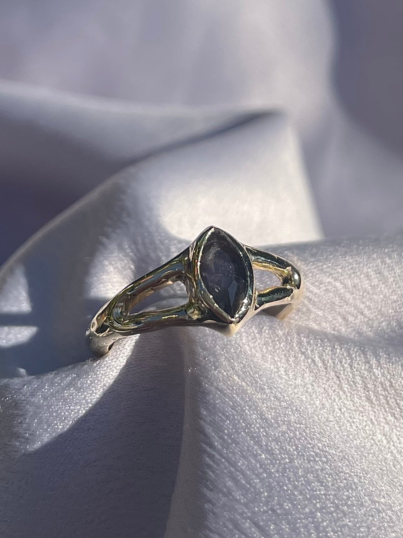 0.9ct Tasmanian Sapphire 9ct gold ring *DISCOUNTED*