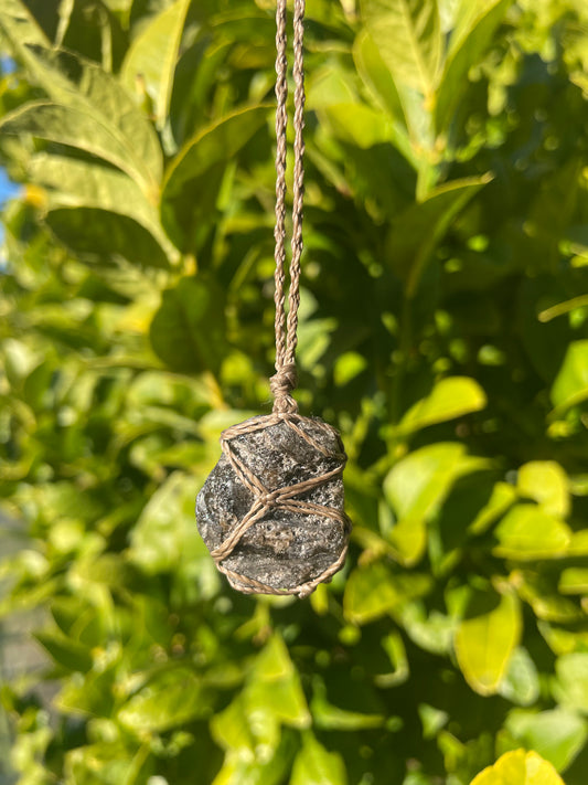 Tasmanian Darwin Glass (7 grams) macrame necklace