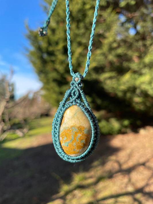 Tasmanian Chalcedony macrame necklace