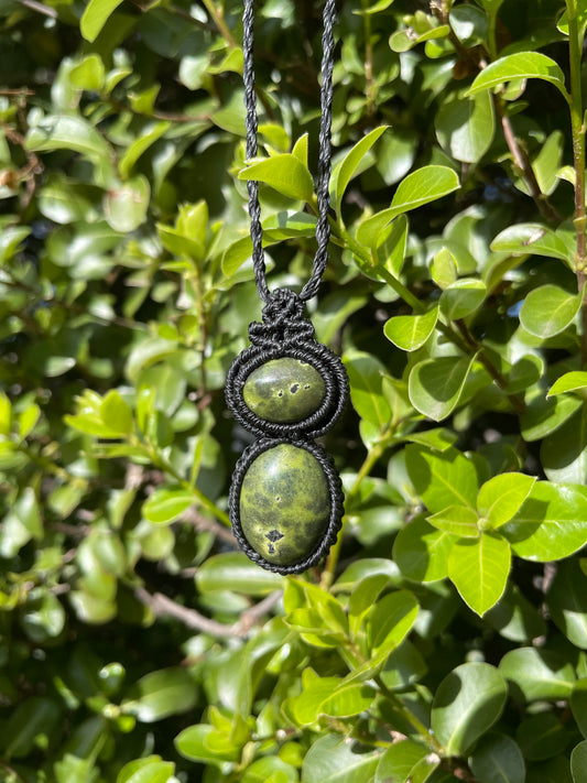 Tasmanian Serpentine & Stichtite macrame necklace